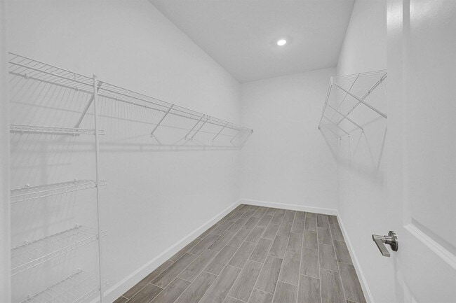 Building Photo - 3550 Hilton Dr