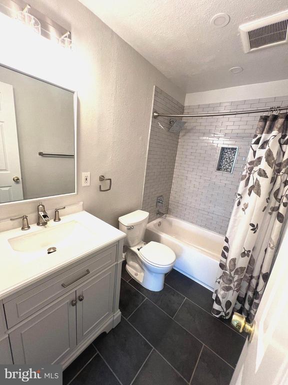 Building Photo - 3313 Wyndham Cir