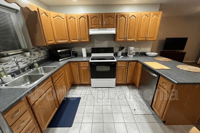 Building Photo - 124 Melvina Dr