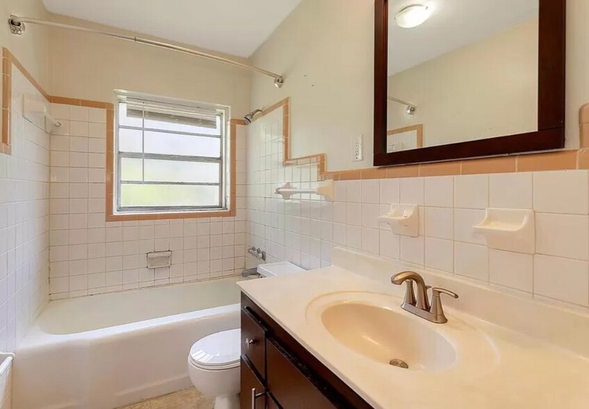 Building Photo - 2353 Spring Park Rd