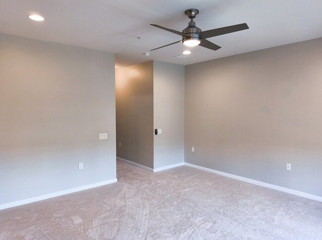 Building Photo - Your Dream Townhome Awaits in Ashburn!
