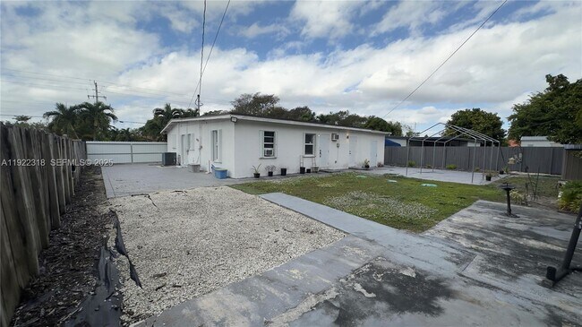 Building Photo - 5125 SW 102nd Ave