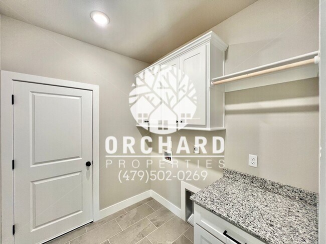 Building Photo - Tontitown- Single-Family Home- Desirable Hickorywood Plan- 4 Bedroom!