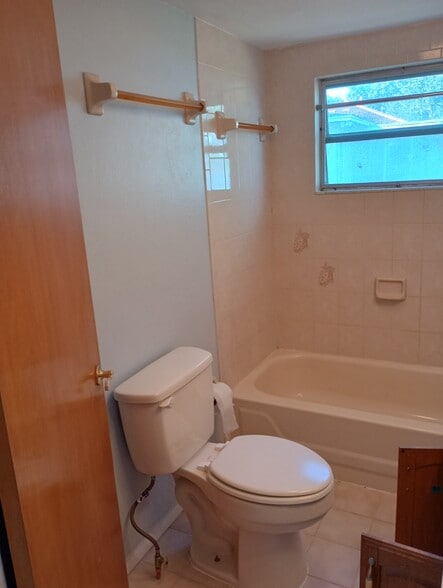 Building Photo - 7429 Lake Dr