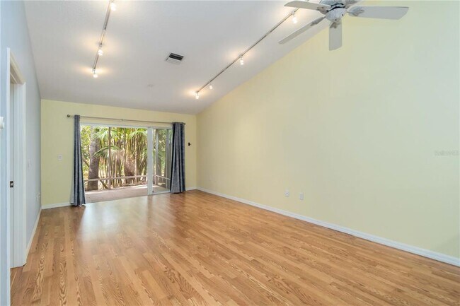 Building Photo - 642 N Jefferson Ave
