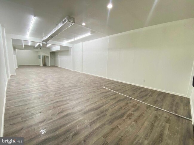 Building Photo - 1433 Vernon Rd