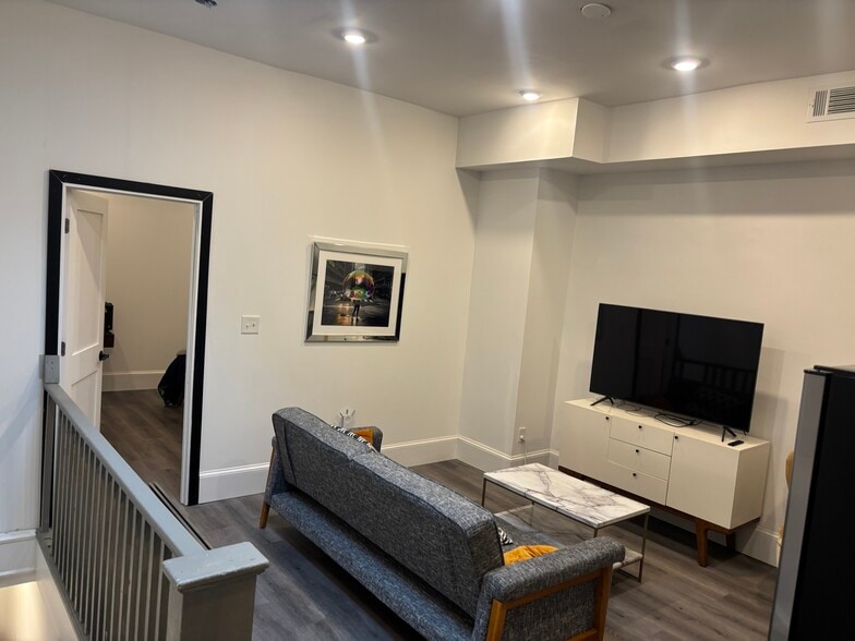 Building Photo - 2313 N Front St