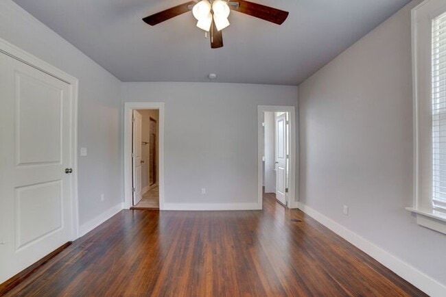 Building Photo - Downtown 3/2.5 Fully Remodeled!