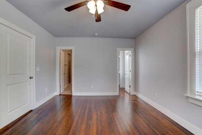 Building Photo - Historic District Gem | 2 Bed, 1 Bath | Ti...