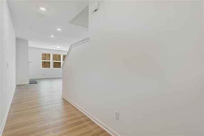 Building Photo - 5820 Flint Ln