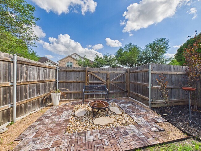 Building Photo - Charming Single-Story Retreat with Designer Finishes in South Austin