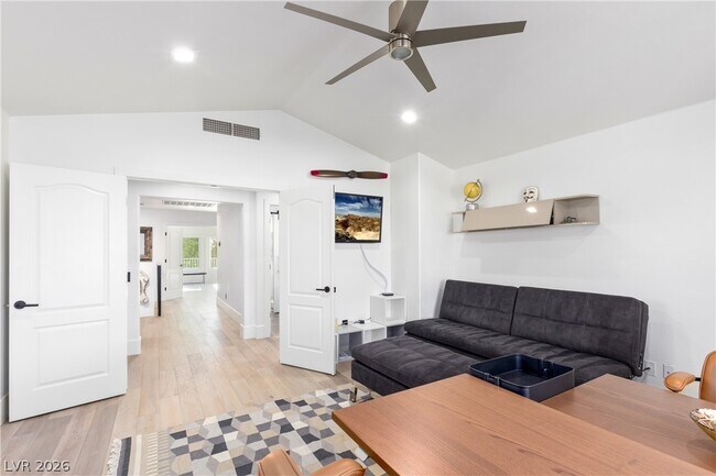 Building Photo - 9301 St James Cir