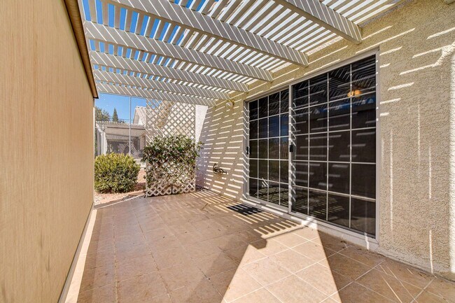 Building Photo - 5053 Cedar Lawn Way