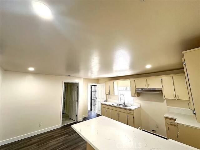 Building Photo - 6510 Marbrisa Ave