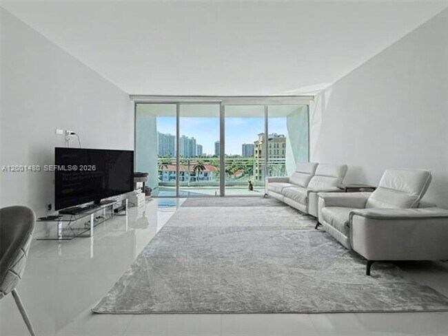 Building Photo - 2950 NE 188th St