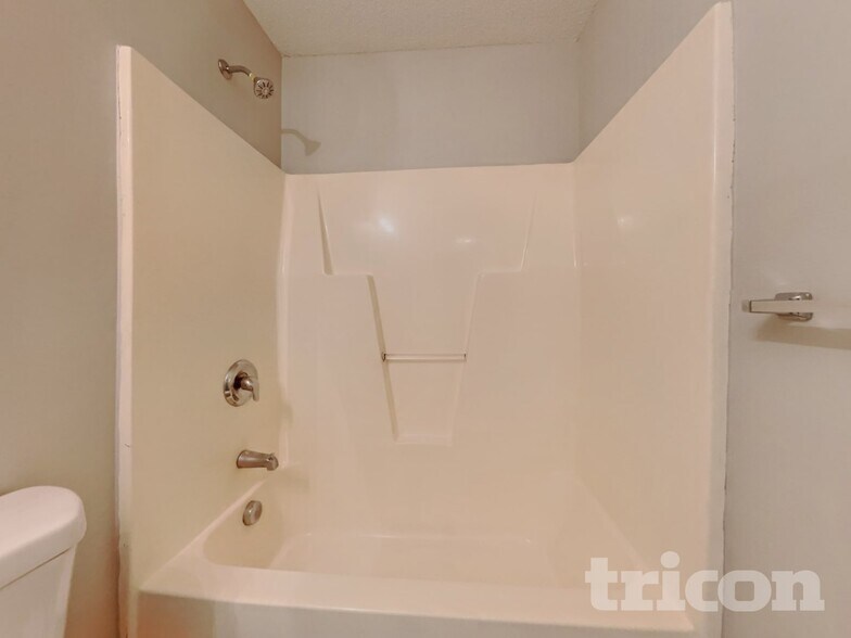 Building Photo - 2807 Green Crest Ct