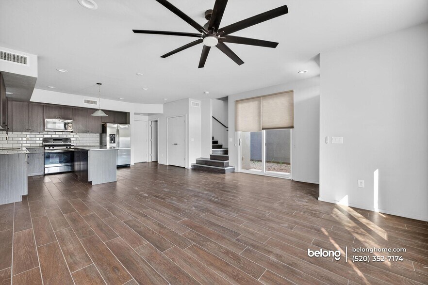 Building Photo - 864 E Park Modern Dr