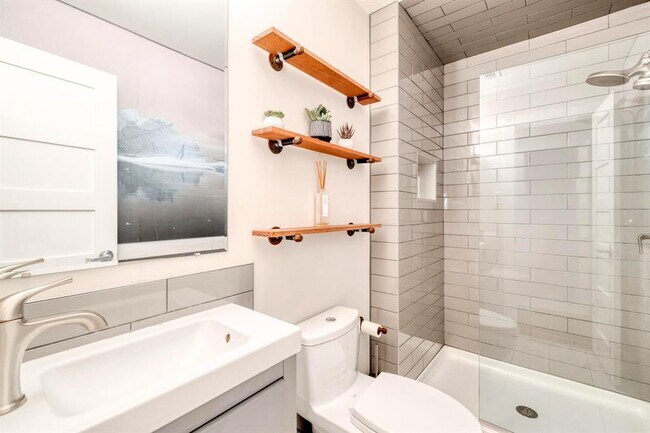 Building Photo - 600 Jetta Ct