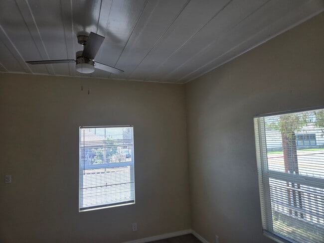 Building Photo - 1201 Saticoy St