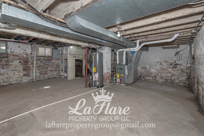 Building Photo - 631 Clark St