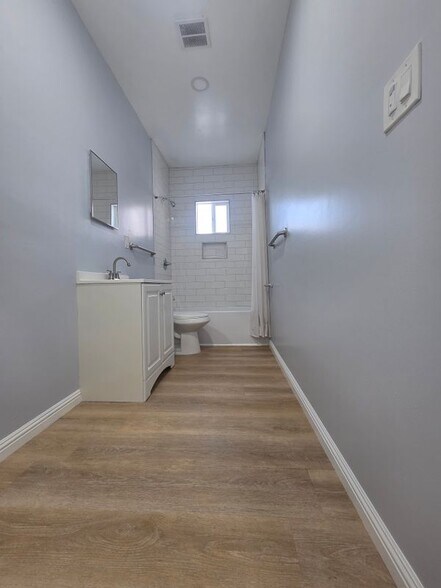Building Photo - 1715 W 64th St
