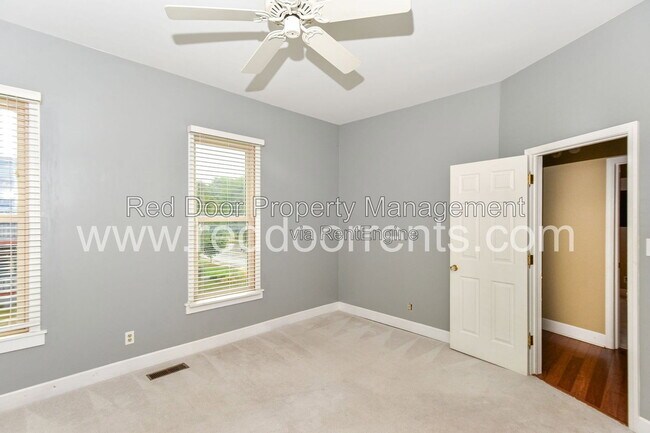 Building Photo - 1332A N College Ave