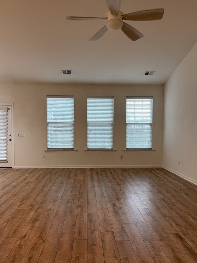 Building Photo - 3084 Adventure Way