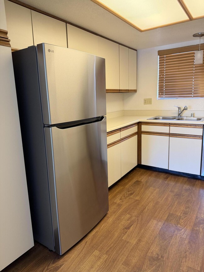 Building Photo - 505 S Farrell Dr