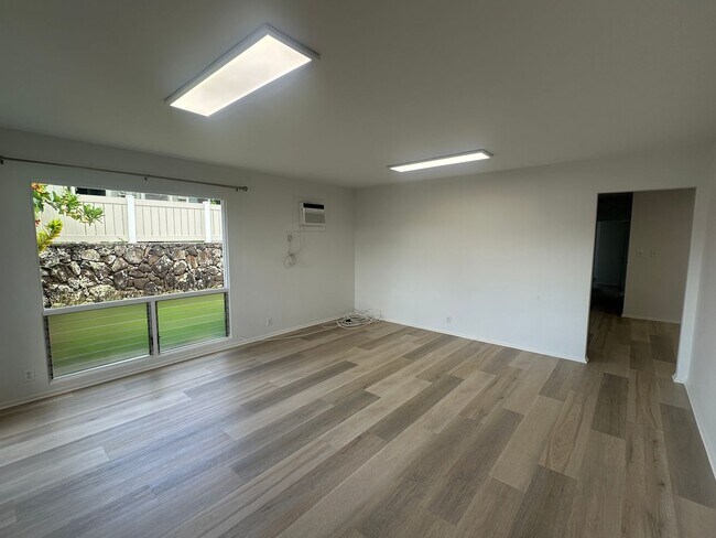 Building Photo - Renovated 3 bedroom 2 bath home in Pearl City