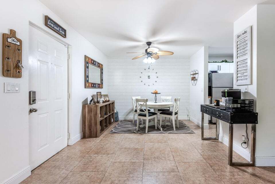 Building Photo - 9930 Pineapple Tree Dr