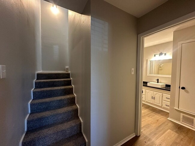 Building Photo - Coming Soon- 3 Bedroom 2 Bath in Whitehouse!