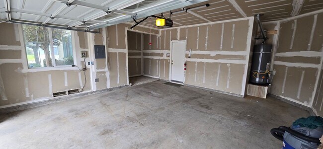 Building Photo - EPIC REA: 3 Bed/2.5 Bath Modern Comfort in a Prime Fairfield Location!