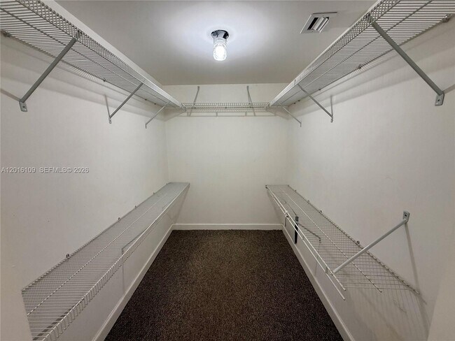 Building Photo - 1075 Riverside Dr