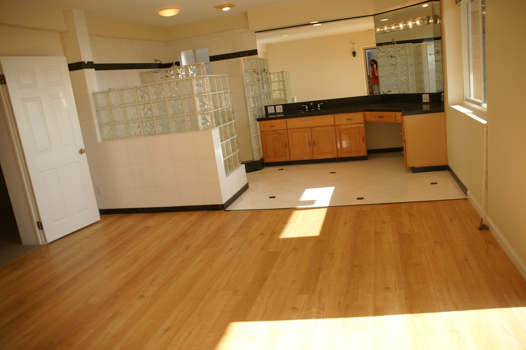 Building Photo - 220 Shoreview Dr