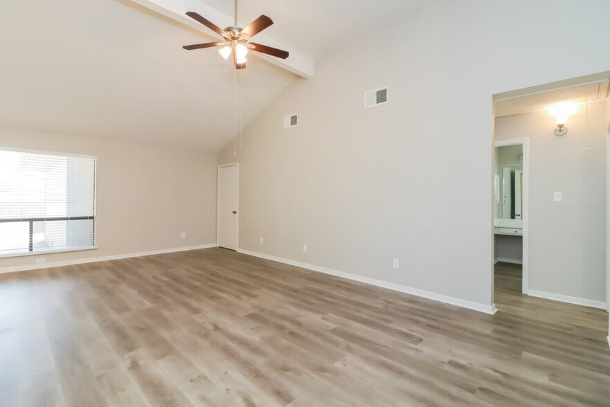 Building Photo - 6503 Rockland Dr