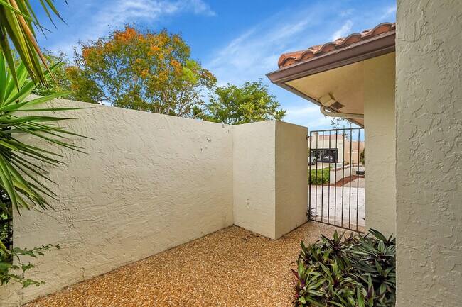 Building Photo - 6820 Allegre Ct