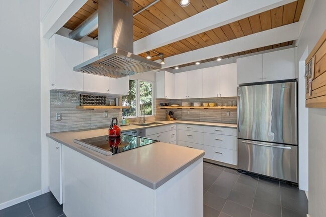 Building Photo - Great modern home located on Mercer Island