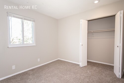 Building Photo - Just-remodeled 2-bedroom Split-Level duple...