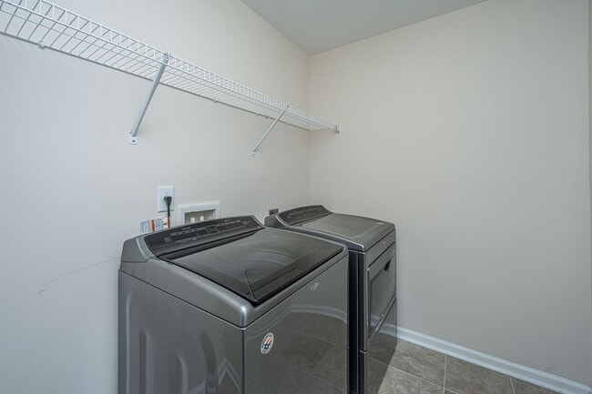 Building Photo - 201 Bigleaf Ct