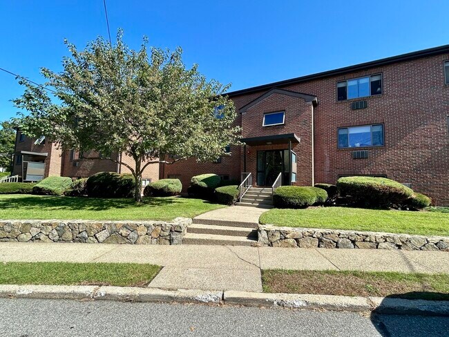 Building Photo - 6 Charlesbank Way