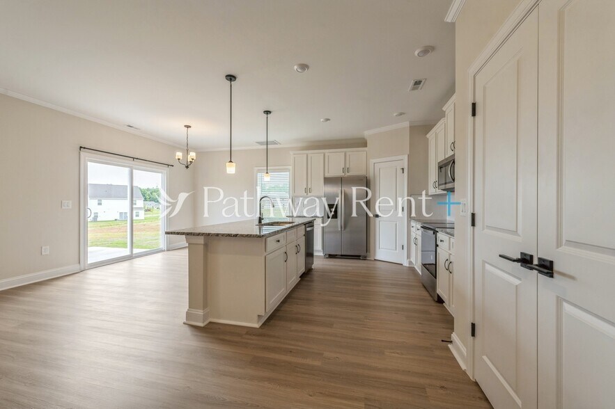 Building Photo - 112 Kennford Trl