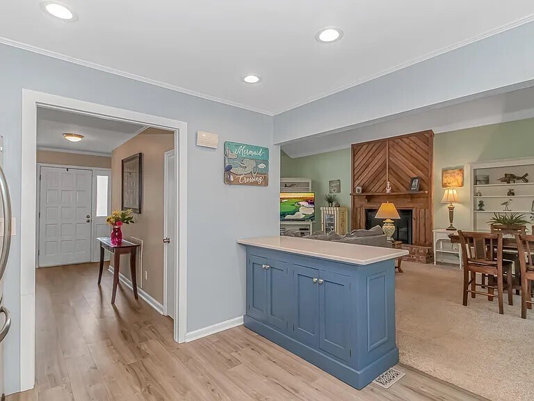 view from kitchen to Lrm/drm - 163 Parkview Dr