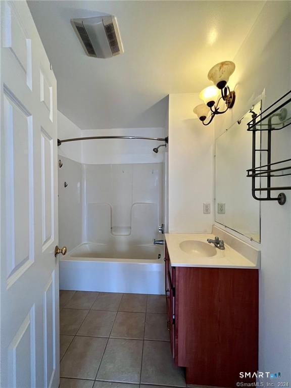 Building Photo - 527 W Thames St