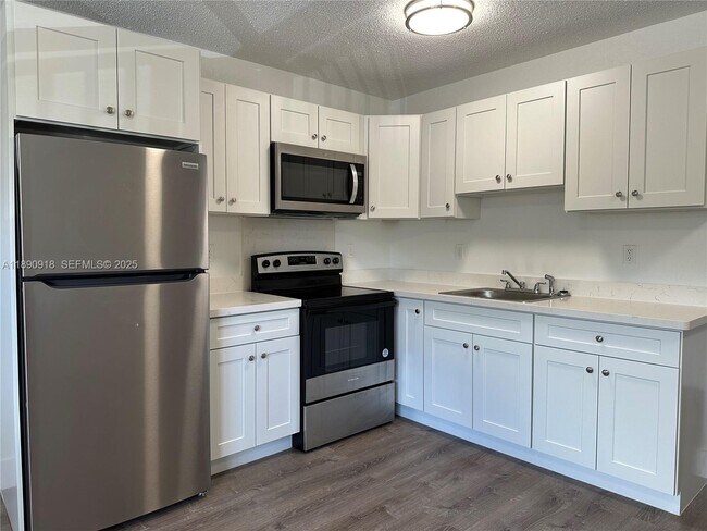 Building Photo - 3660 NE 11th Ave