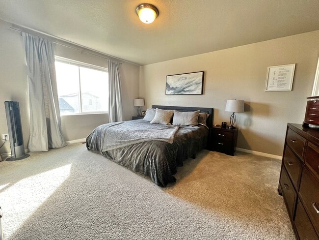 Building Photo - Modern 3 Bed, 2.5 Bath House in North Fort Collins! Available ASAP!