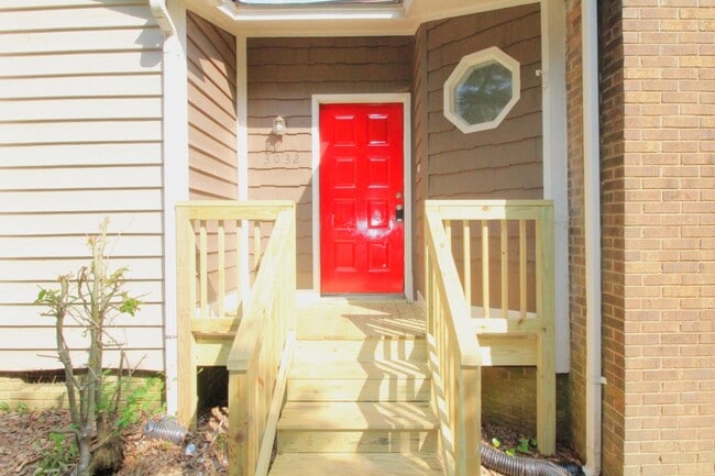 Building Photo - Charming 2 Bedroom, Large lot fenced in yard