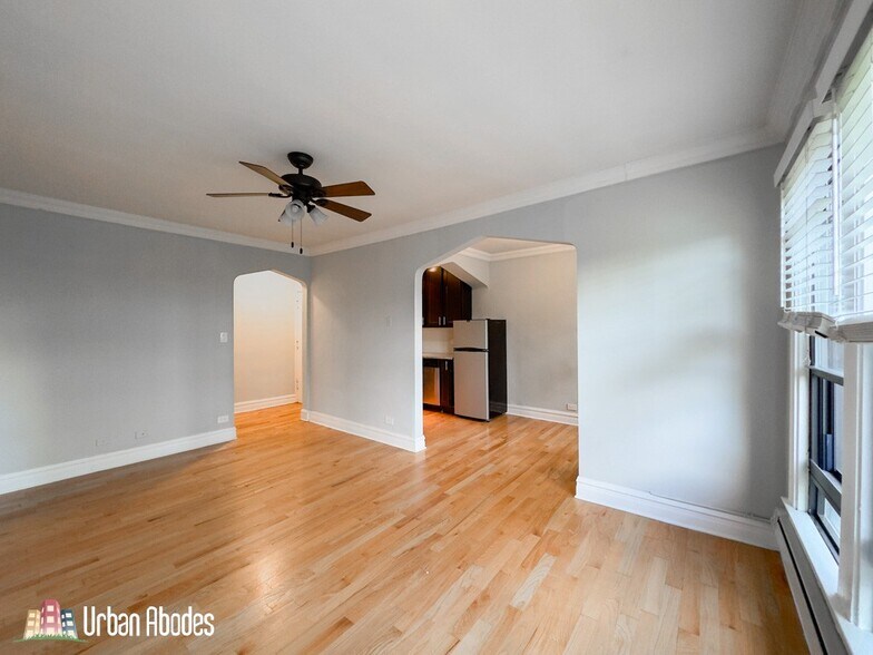 Building Photo - 4735 N Hermitage Ave