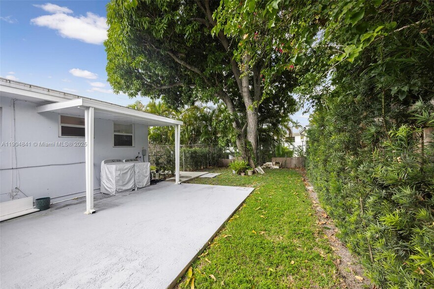 Building Photo - 3101 SW 19th St