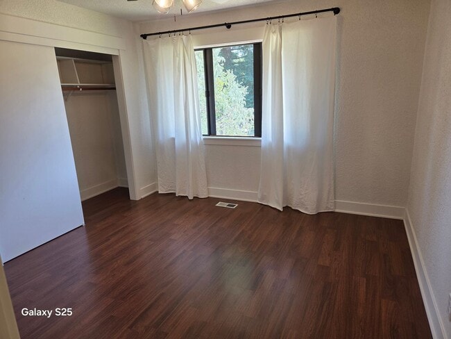 Building Photo - Large Four Bedroom with a Pool in Folsom