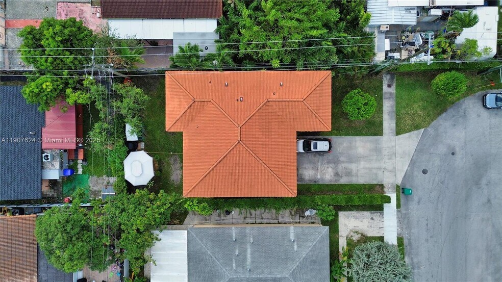 Building Photo - 1053 SW 29th Ct